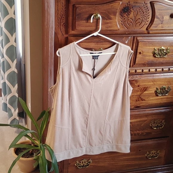 💚NWT Women's Michel Studio Faux Suede Sleeveless Top/Vest - Picture 1 of 8